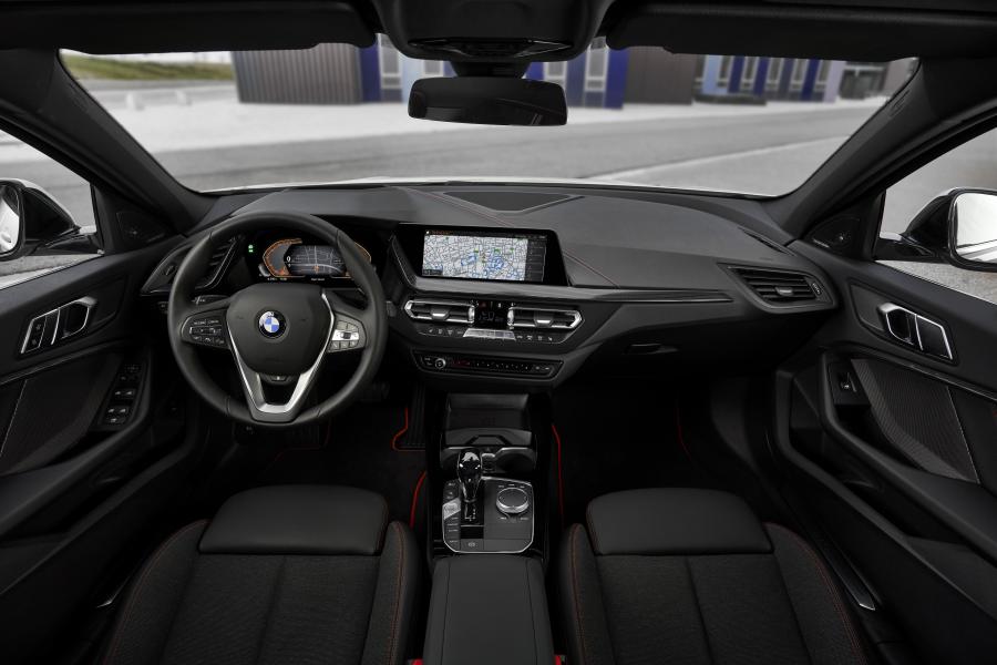 Торпедо BMW 118i Sportline (F40) 2019 года  (WW) (фото 35 из 81)